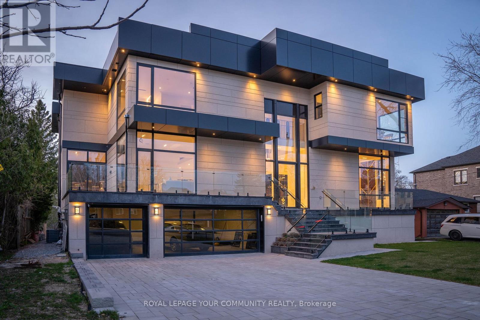 8 Poplar Dr, Richmond Hill, ON L4E 2W5