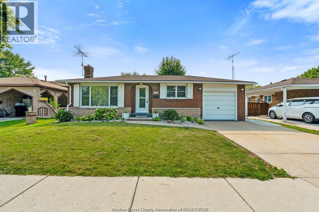2891 Forest Glade Dr, Windsor, ON N8R 1L4