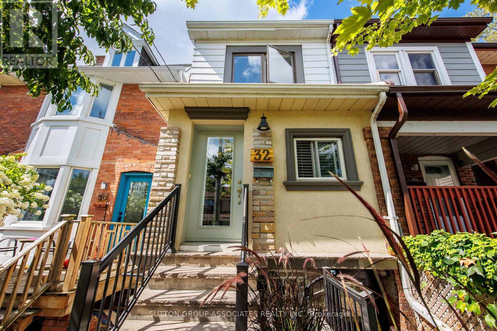 32 St Clair Gdns, Toronto, ON M6E 3V4
