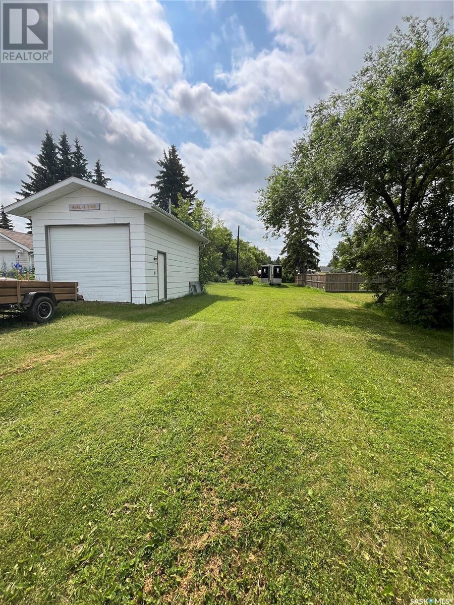 605 Spruce St, Moosomin, SK S0G 3N0