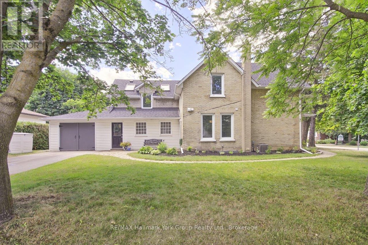 394 Eagle St, Newmarket, ON L3Y 1K4