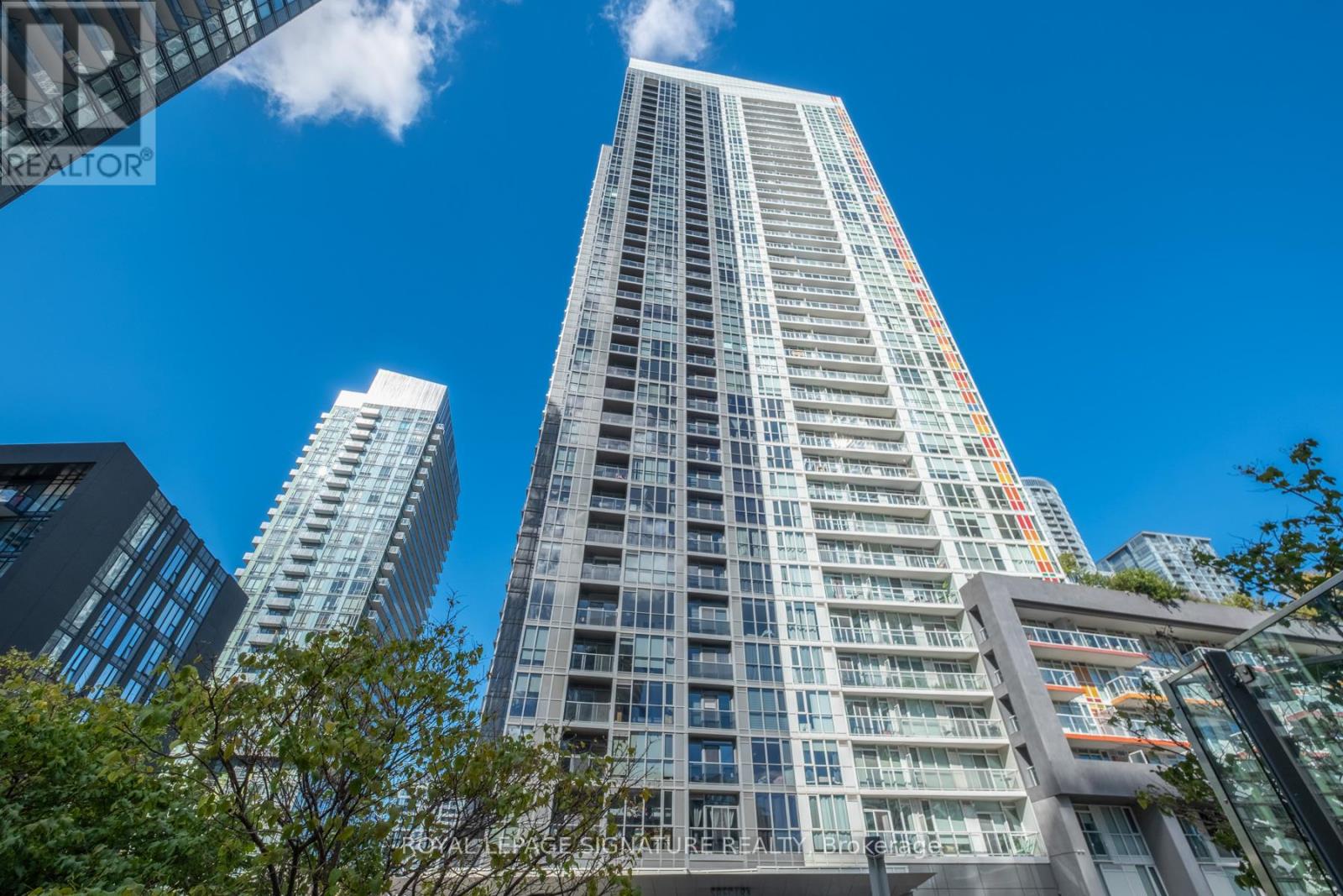 520 85 Queens Wharf Rd, Toronto, ON M5V 0J9