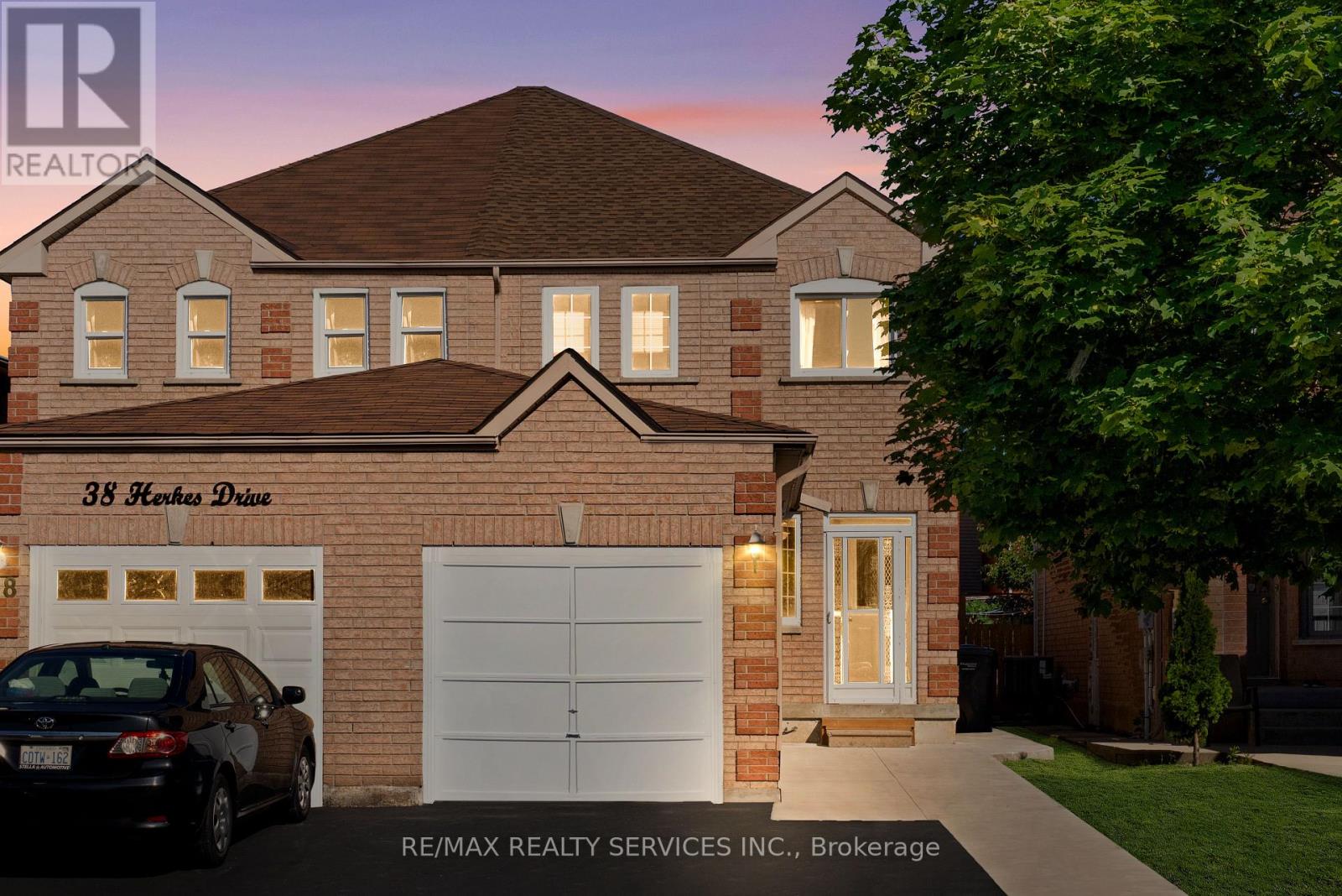 40 Herkes Dr, Brampton, ON L6Y 5B2