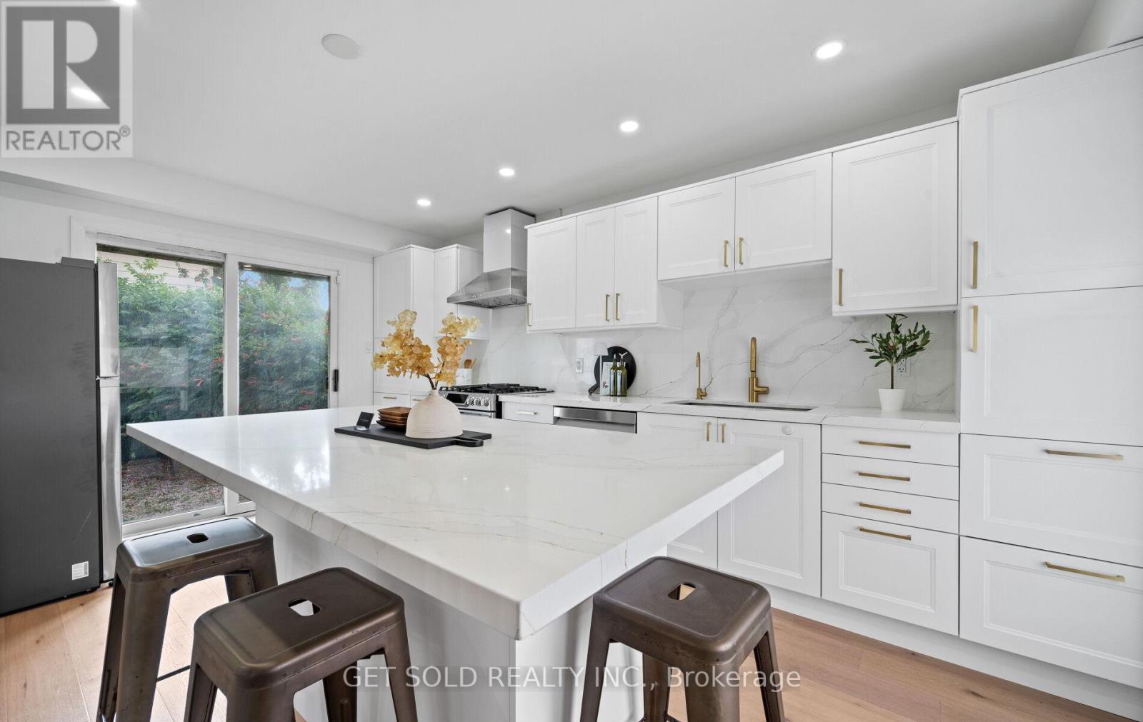 36 Shalom Cres, Toronto, ON M9V 4J4