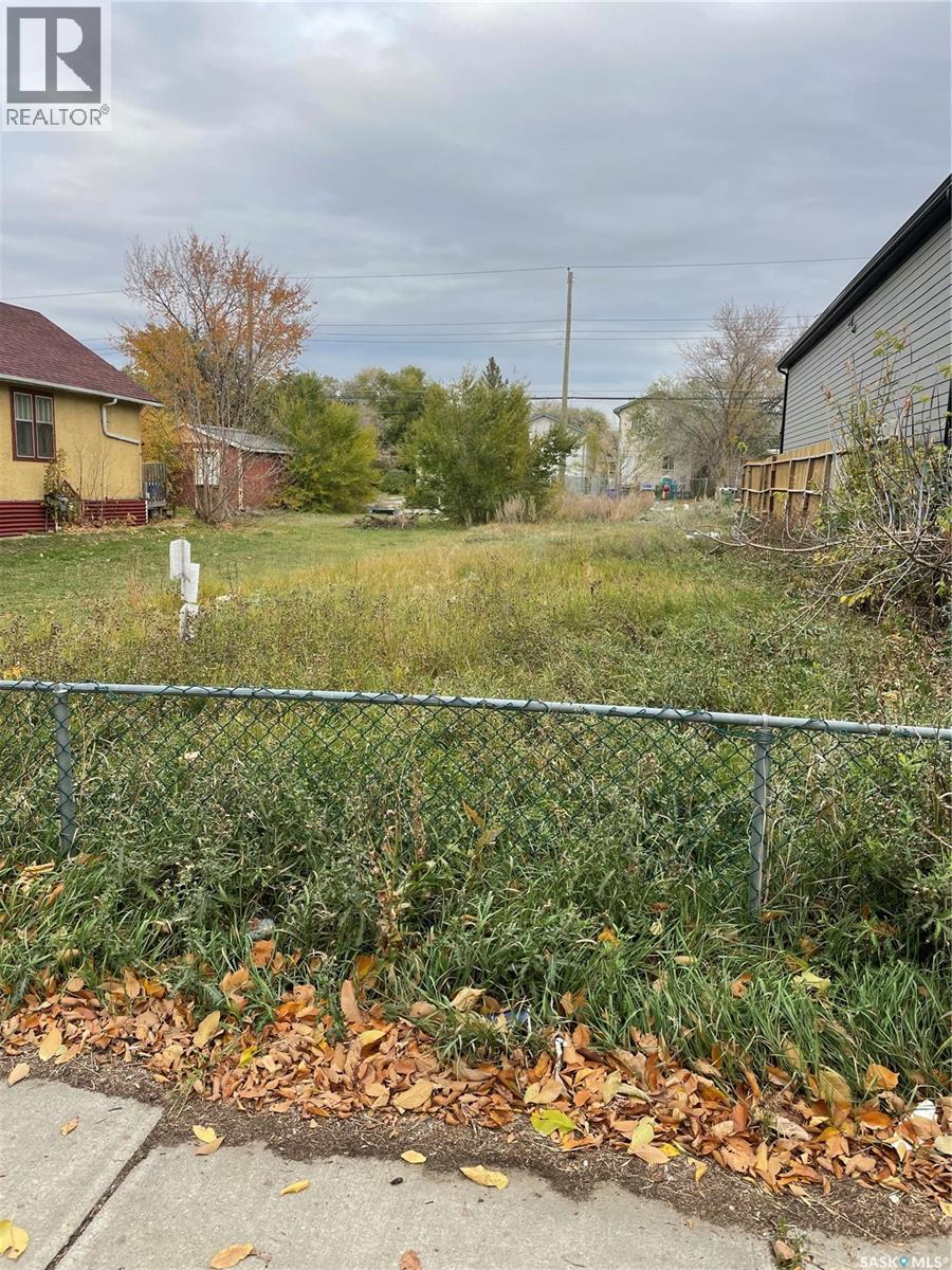 945 Robinson St, Regina, SK S4T 2M6