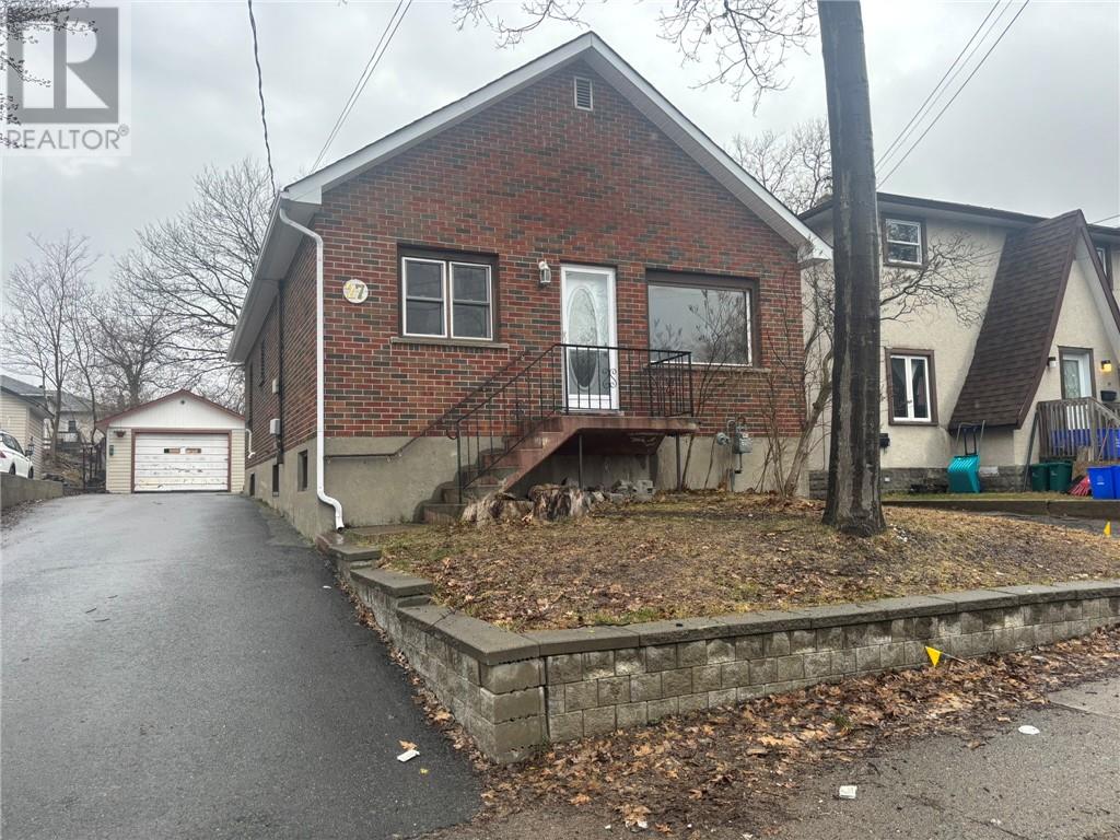 27 Whittaker St, Greater Sudbury, ON P3C 3W8