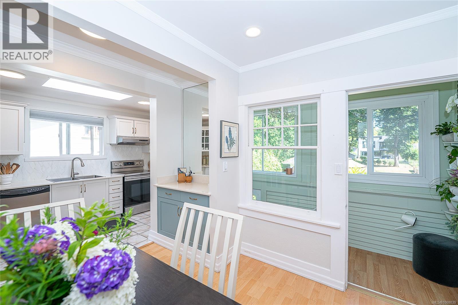 3275 Wascana St, Saanich, BC V8Z 3T7