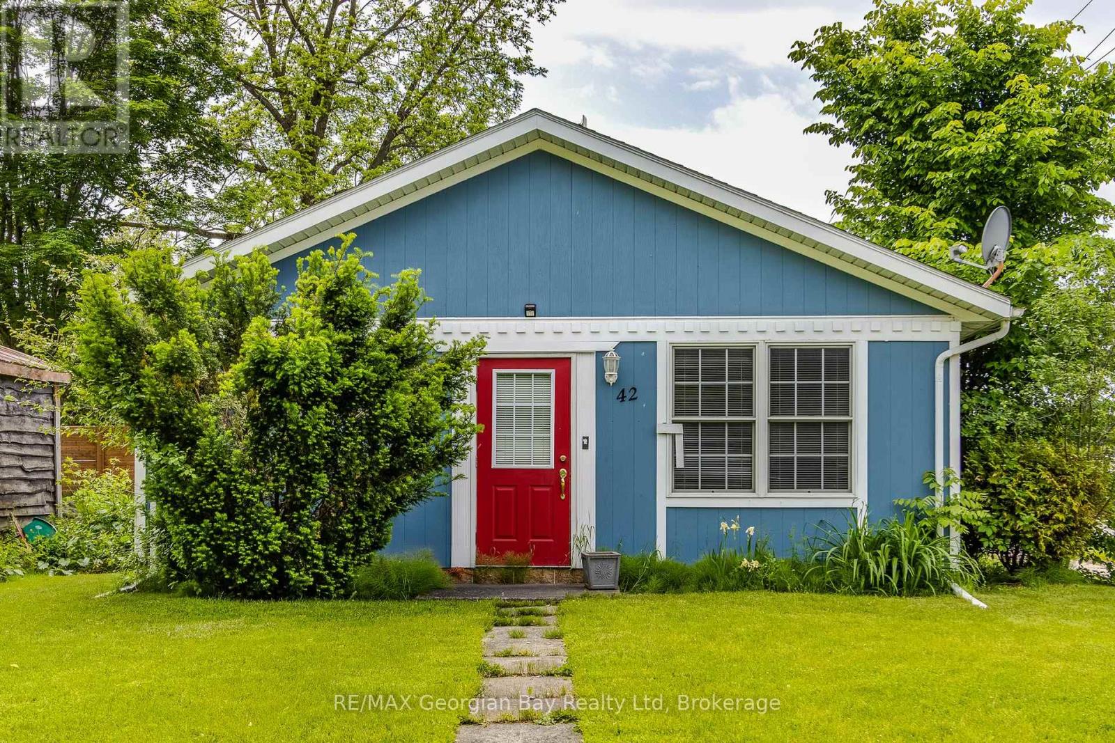 42 Fourth St, Midland, ON L4R 3S8