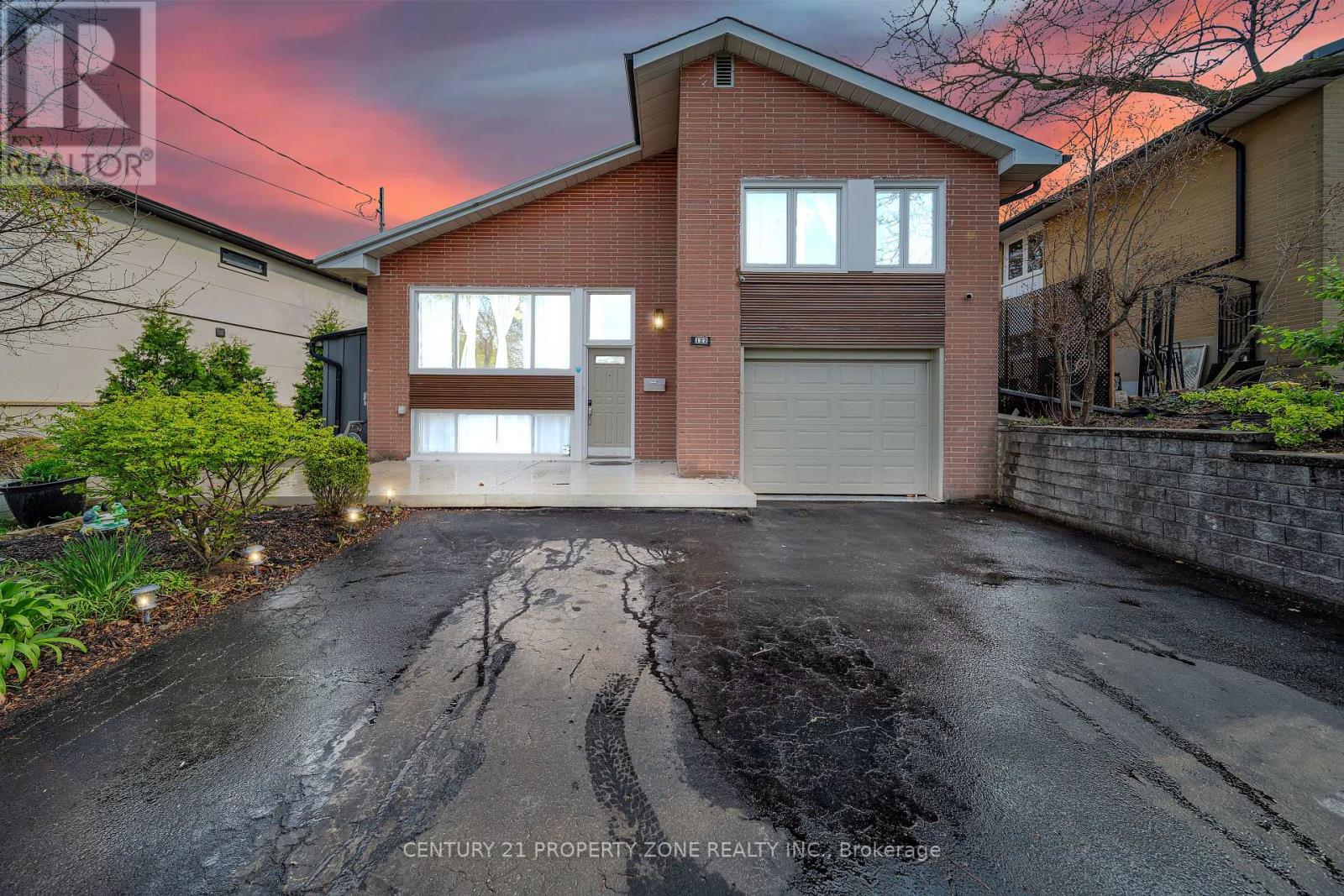 122 Vista Blvd, Mississauga, ON L5M 1V9