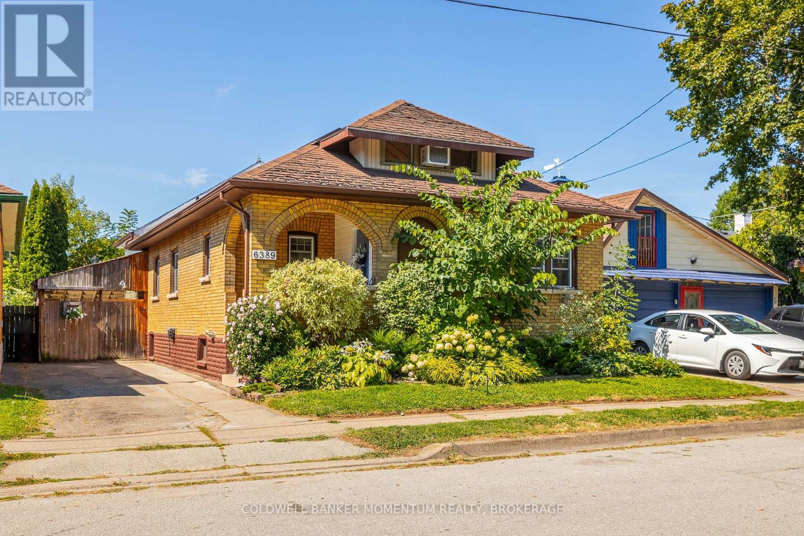 6389 Locus Ave, Niagara Falls, ON L2G 4K4