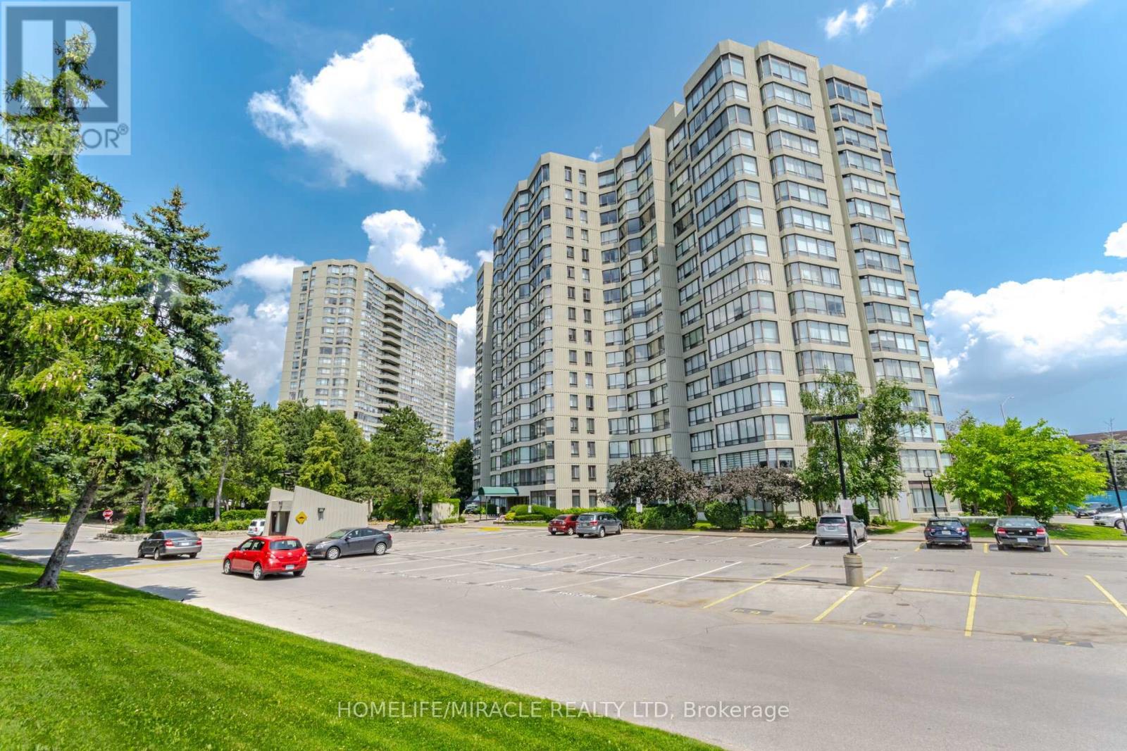 1705 26 Hanover Rd, Brampton, ON L6S 4T2
