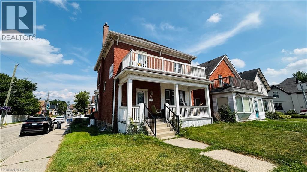 30 Regina St N, Waterloo, ON N2J 3A1