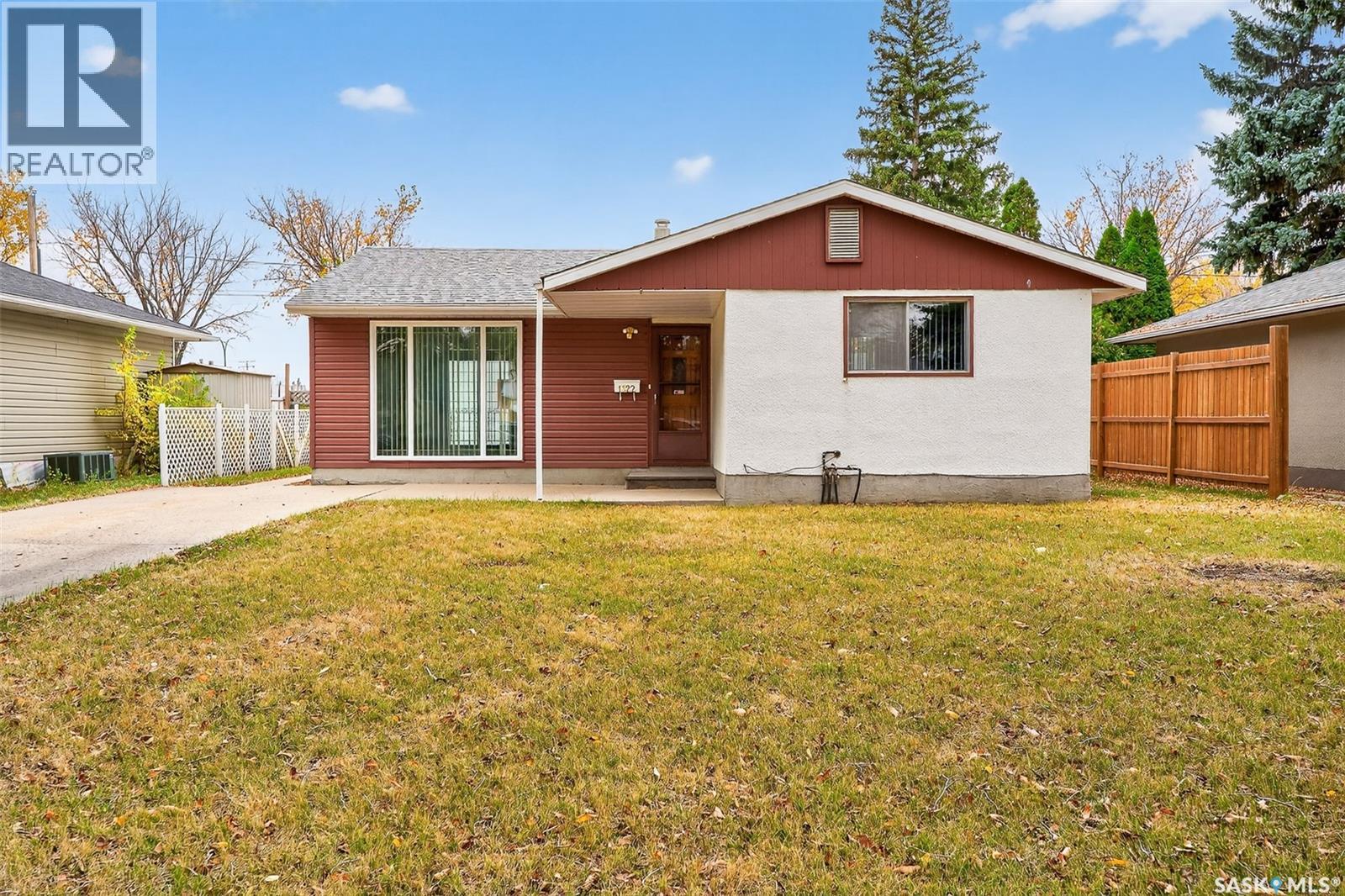 1322 7 Avenue Northwest, Moose Jaw, SK S6H 4C9