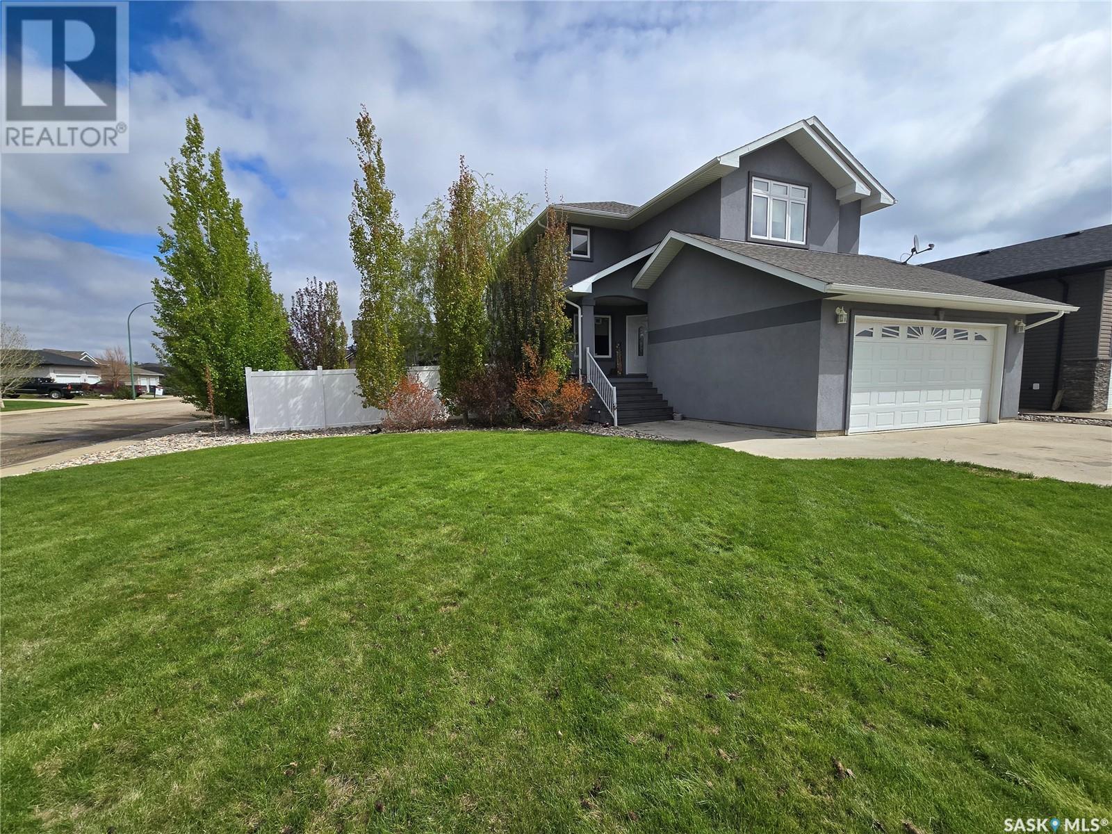 721 Barber Cres, Weyburn, SK S4H 0B9