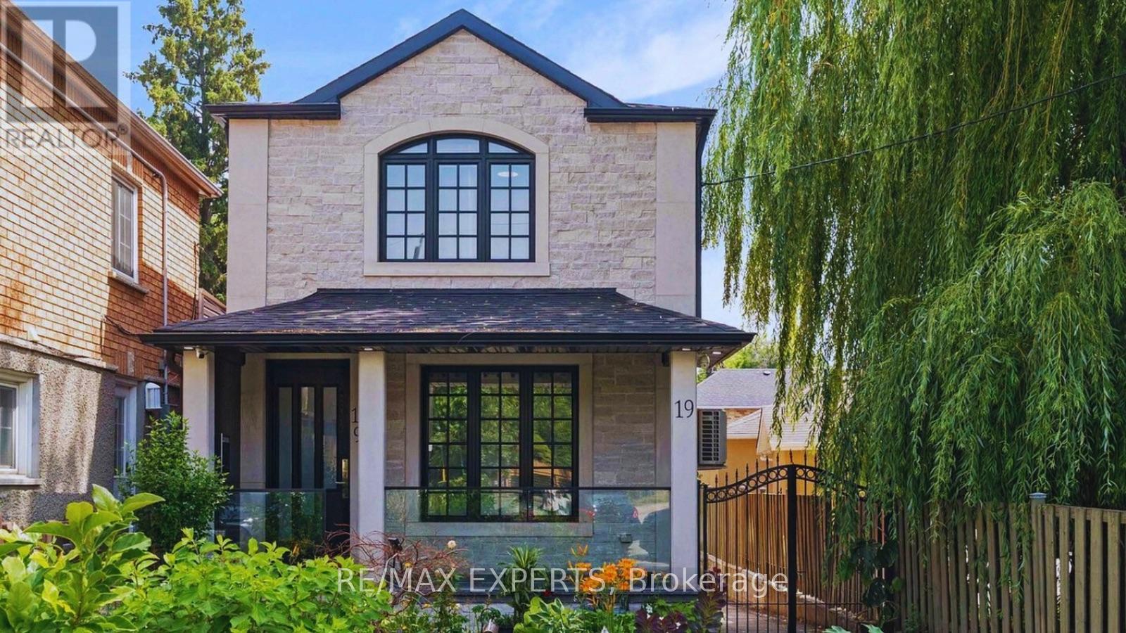 19 Kenora Cres, Toronto, ON M6M 1C5
