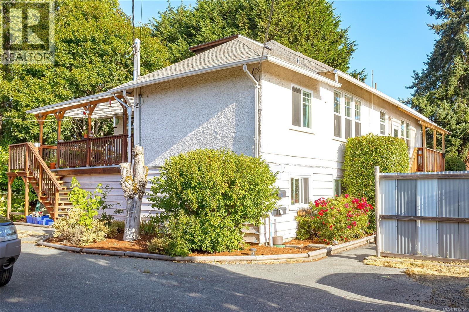 2920 Shakespeare St, Victoria, BC V8R 4H4