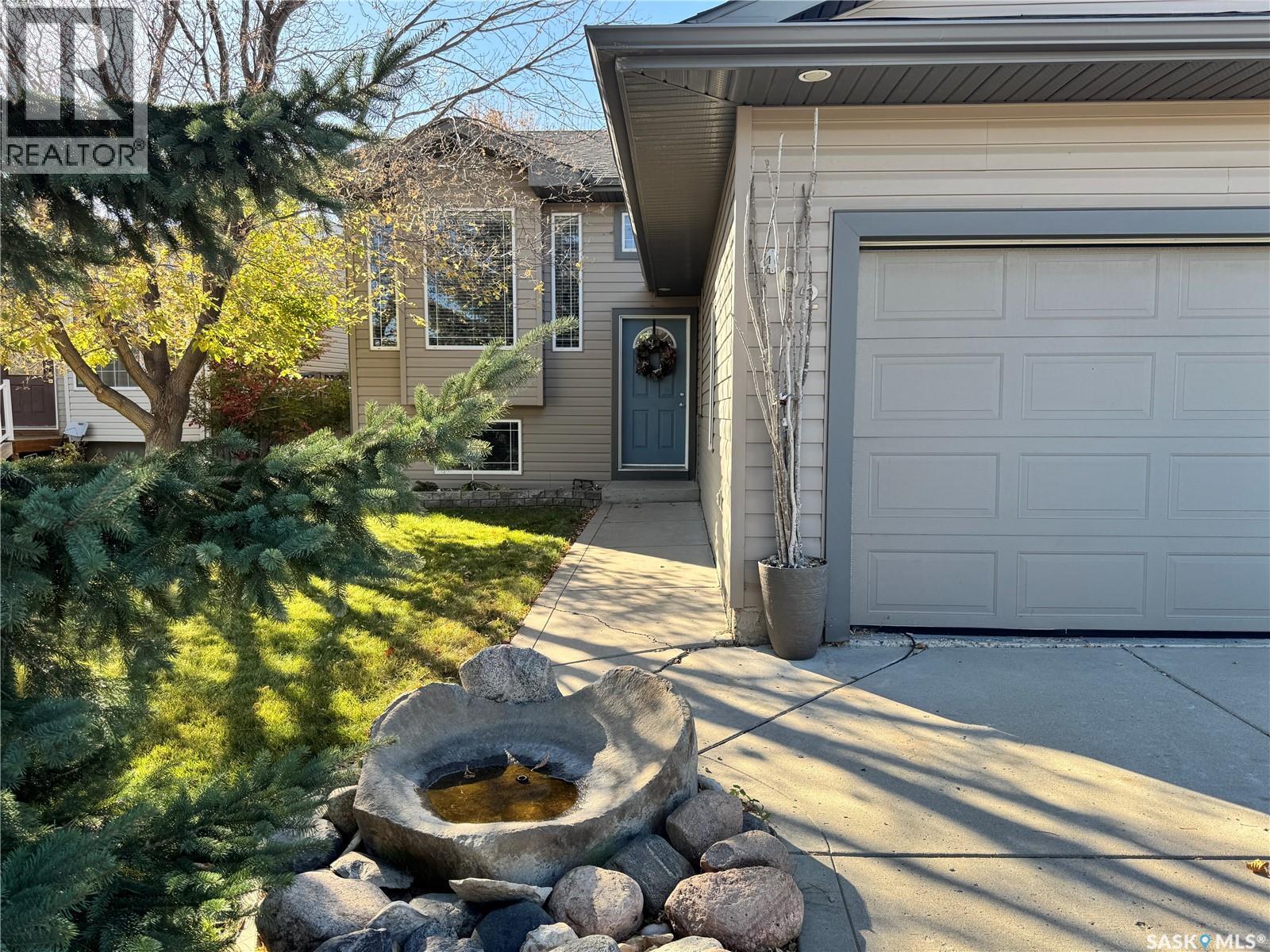 402 Overholt Cres, Saskatoon, SK S7N 4S9