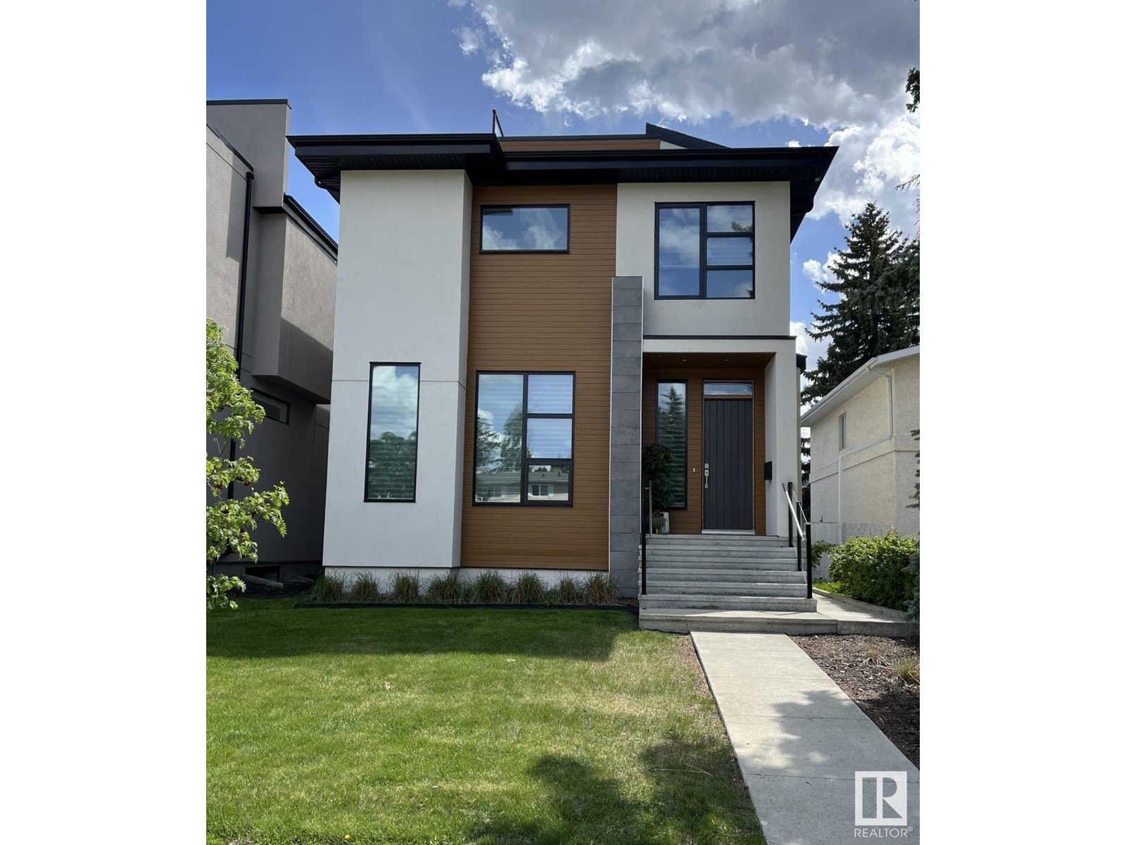 44 Valleyview Cr NW #a, Edmonton, AB T5R 5S4
