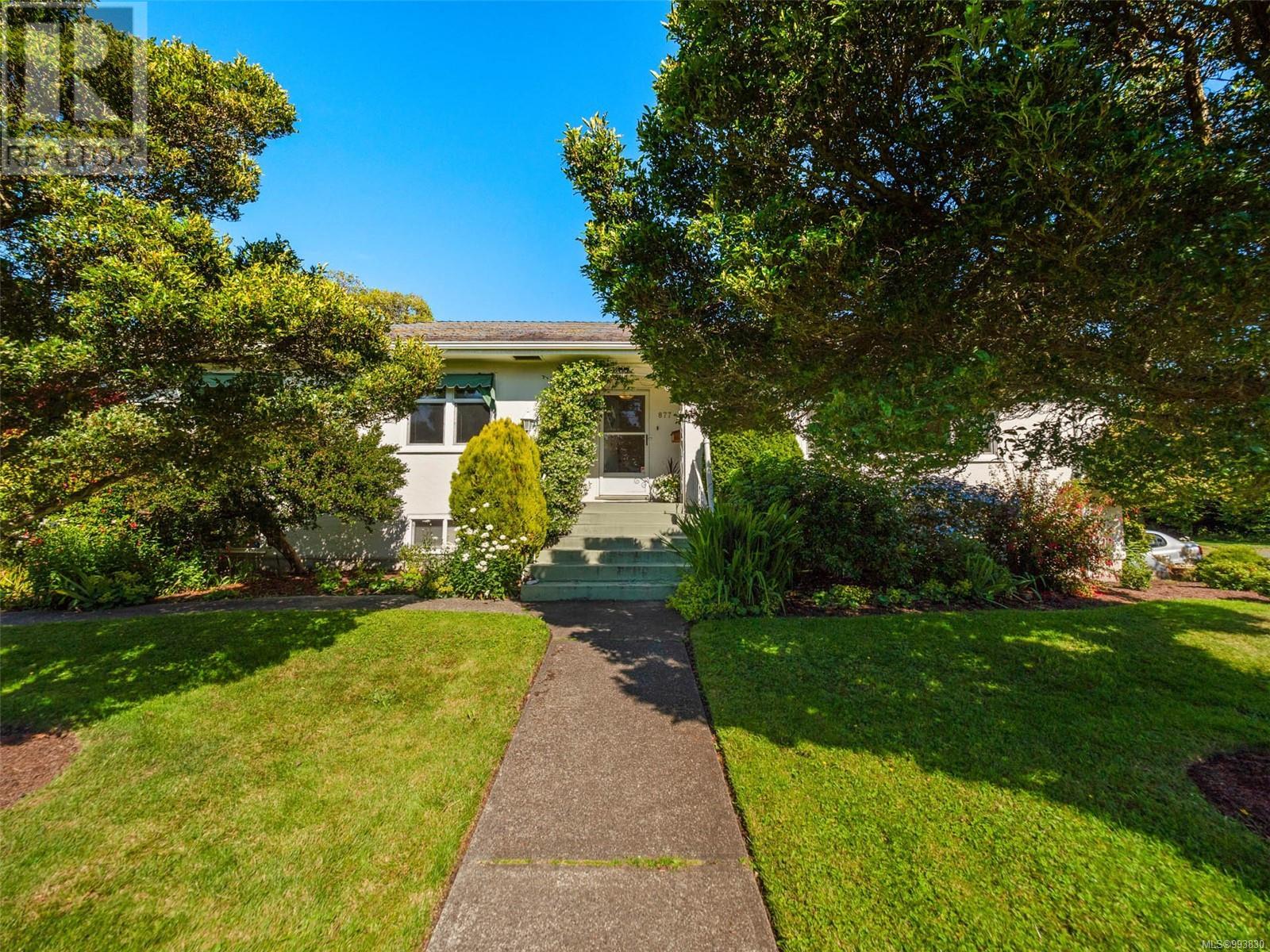 877 Island Rd, Oak Bay, BC V8S 2V1