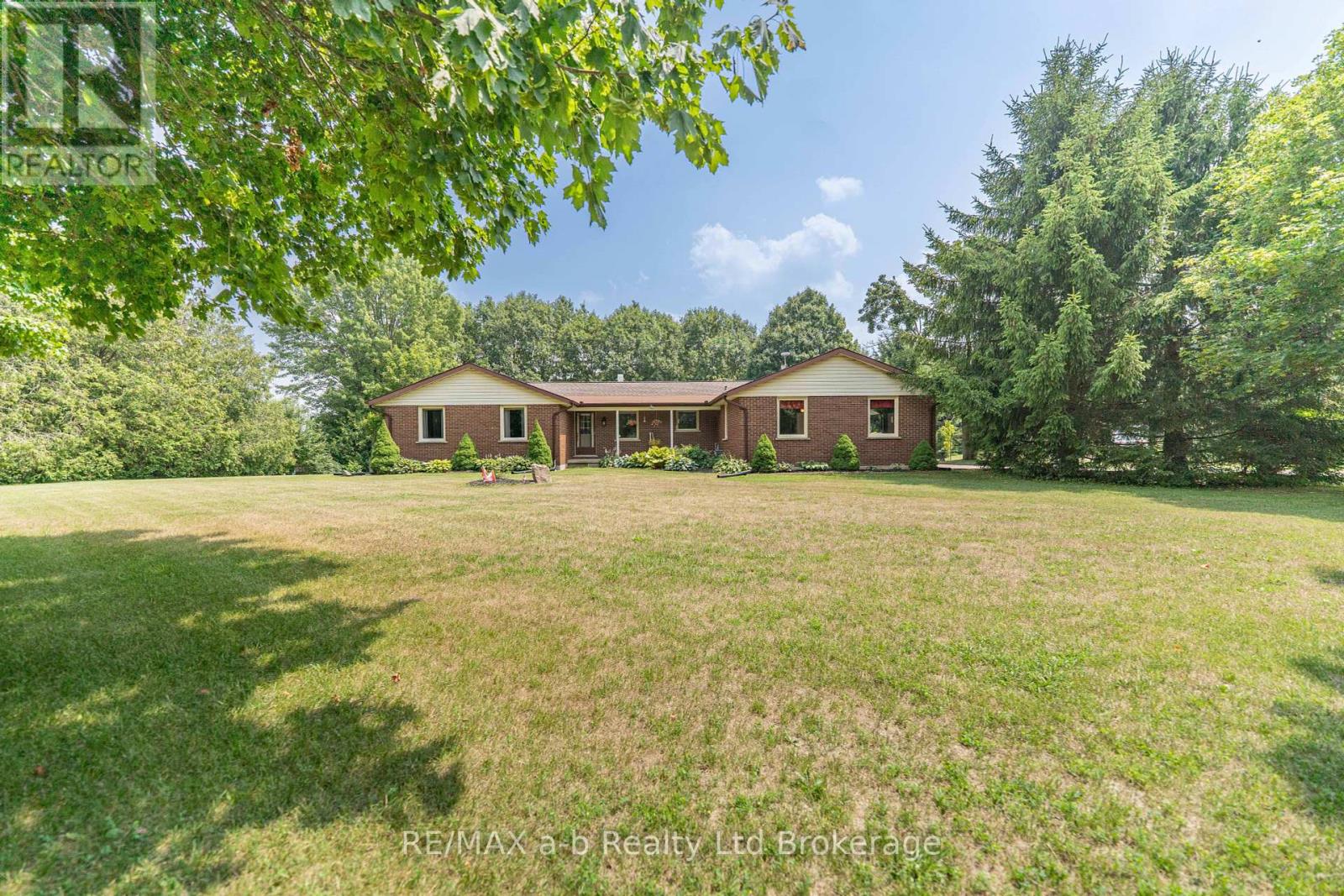 660 Goshen Rd, Norfolk, ON N4G 4G7