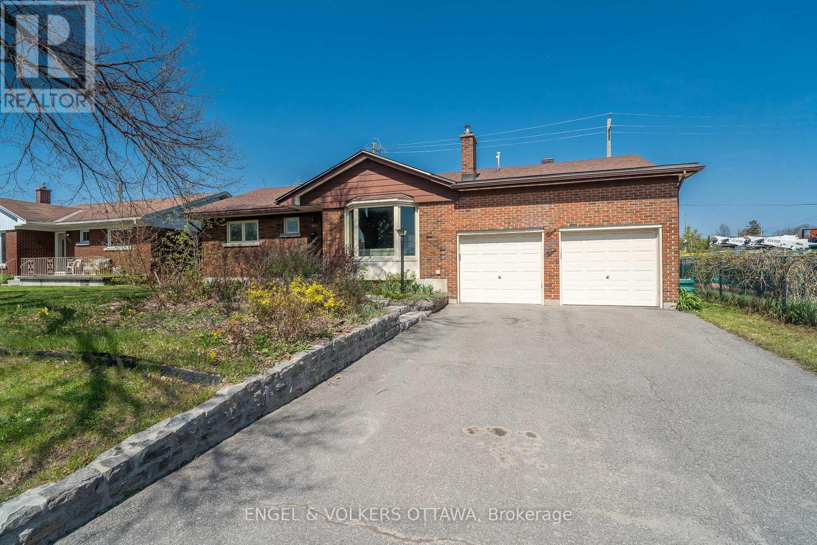 989 Connaught Ave, Ottawa, ON K2B 5M7