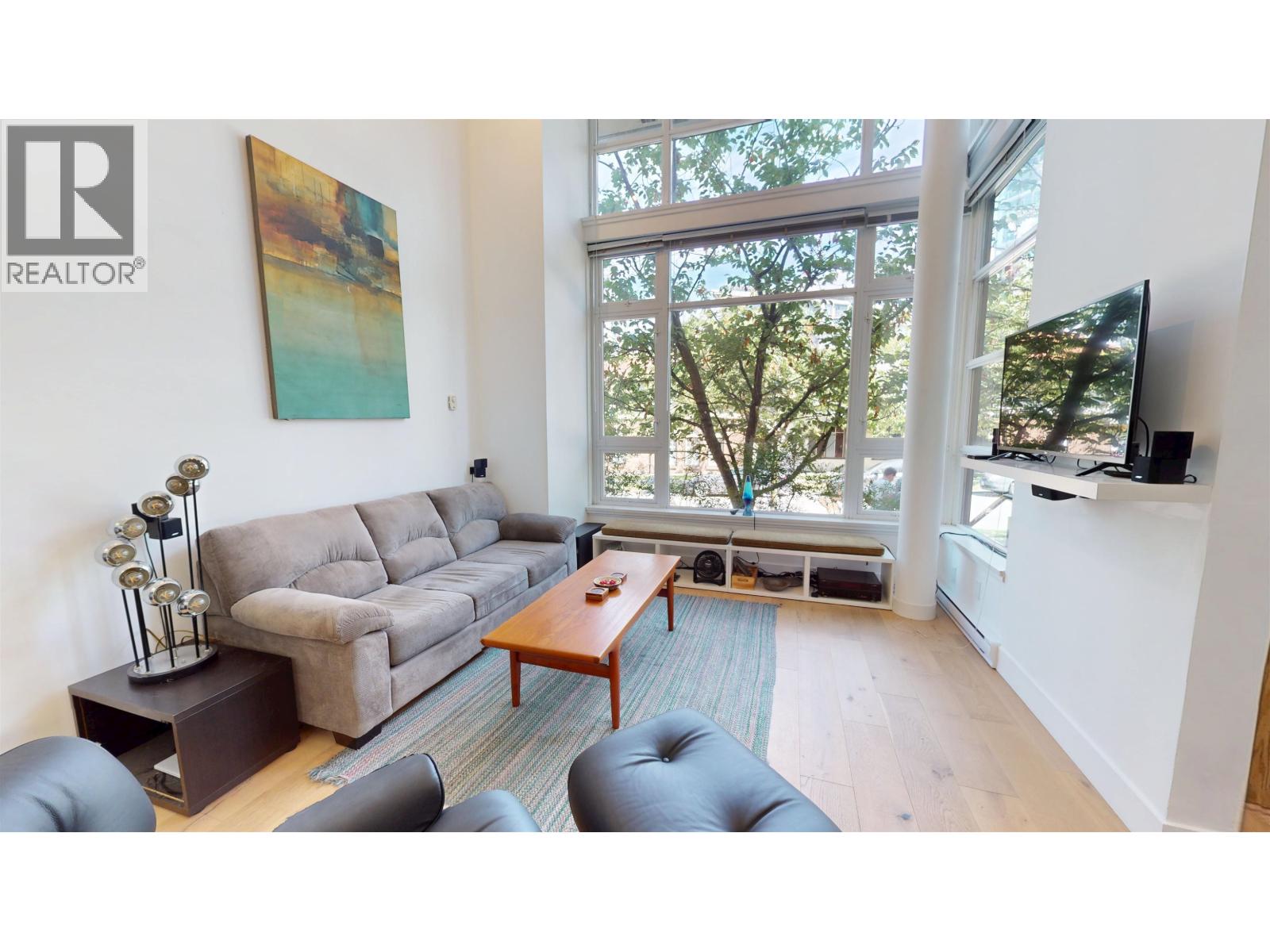 2727 Sophia St, Vancouver, BC V5T 3L1