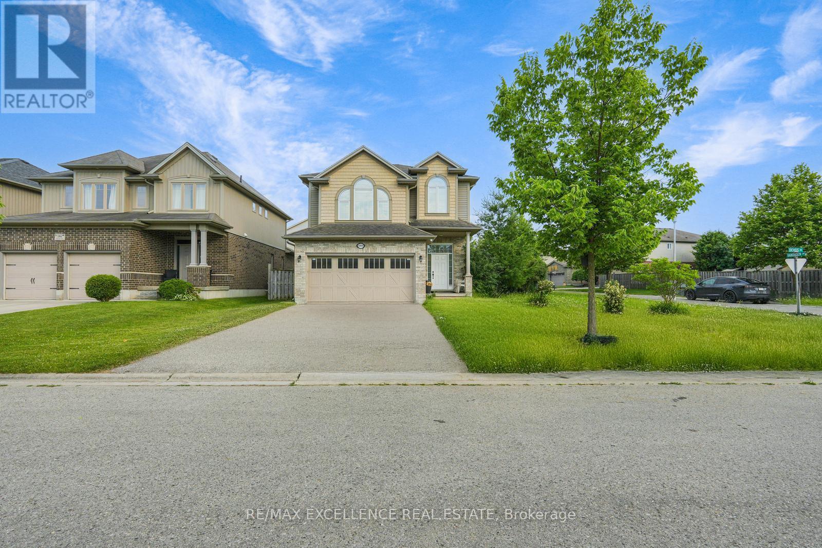 1860 Devos Dr, London, ON N5X 0G2