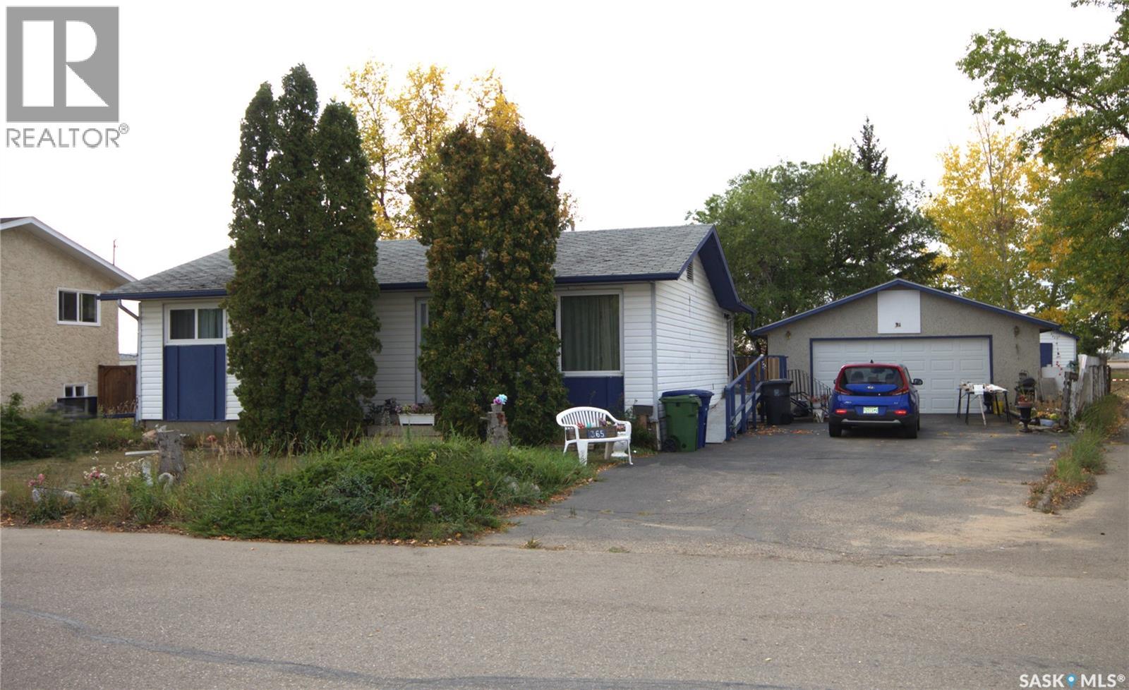 365 3 Avenue Crescent, Battleford, SK S0M 0E0
