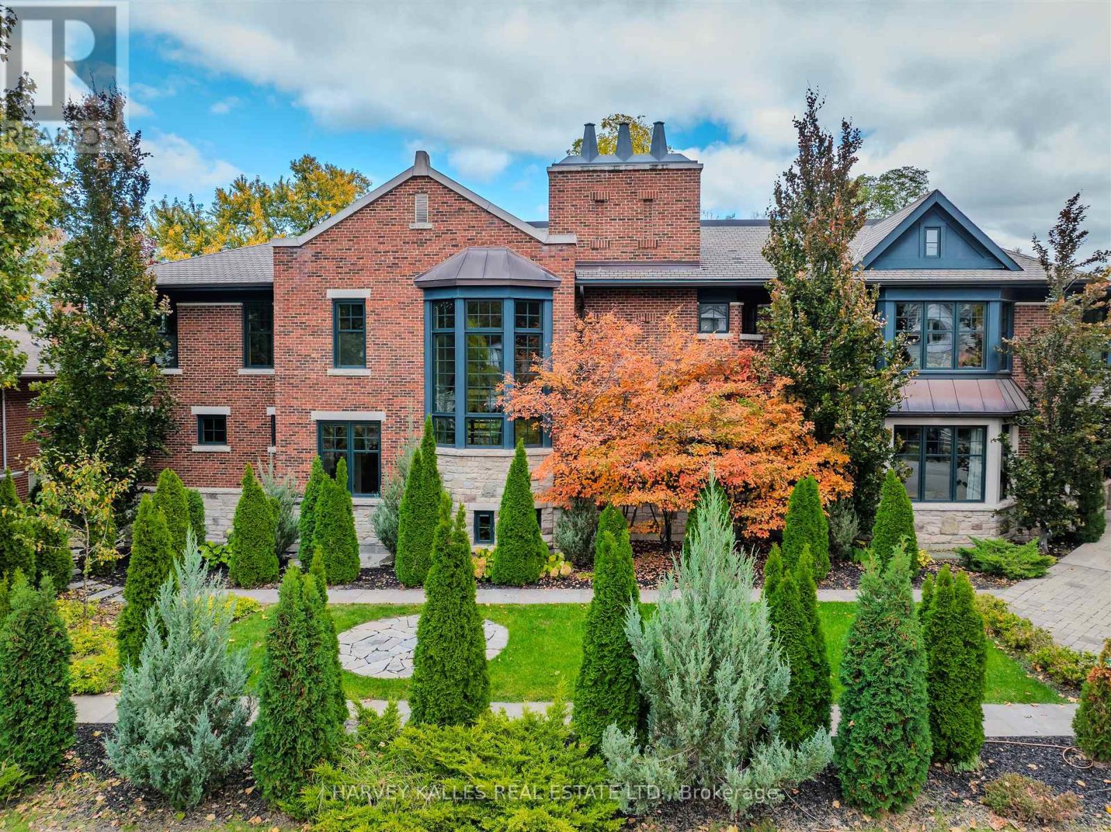 89 Kingsway Cres, Toronto, ON M8X 2R8