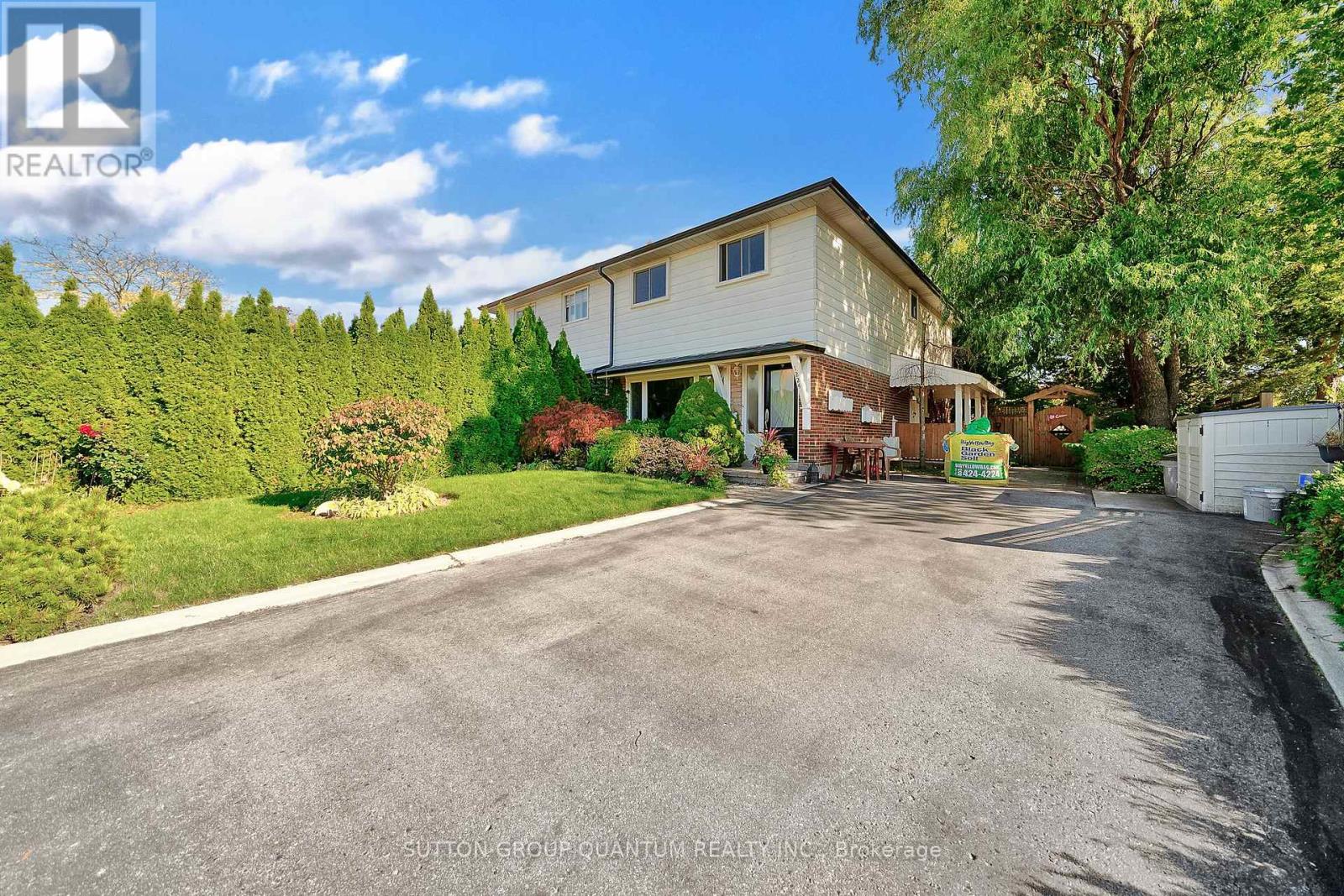 1224 Fairdale Dr, Mississauga, ON L5C 1K4