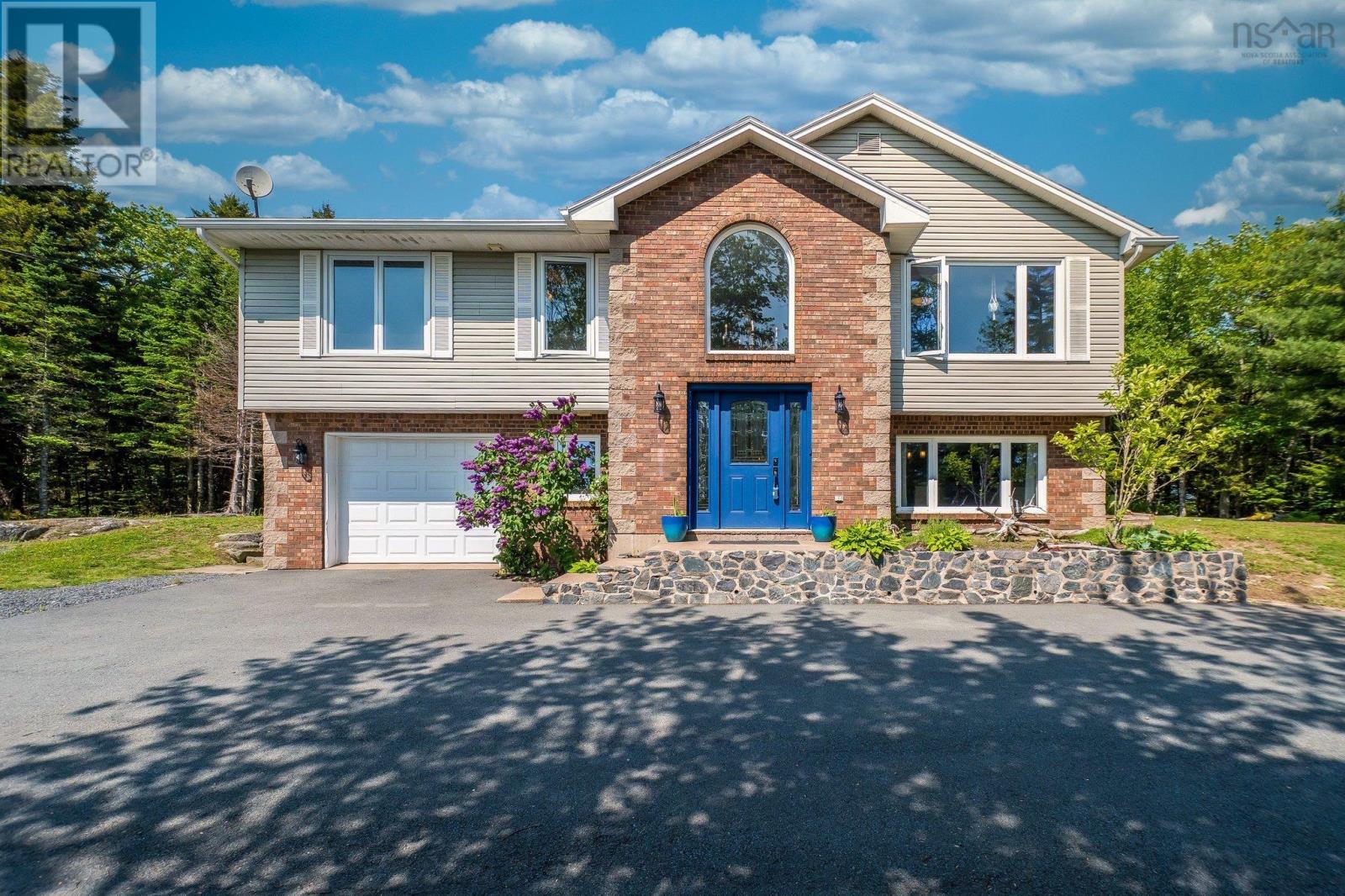 28 Roupen Ct, Hammonds Plains, NS B4B 1L2