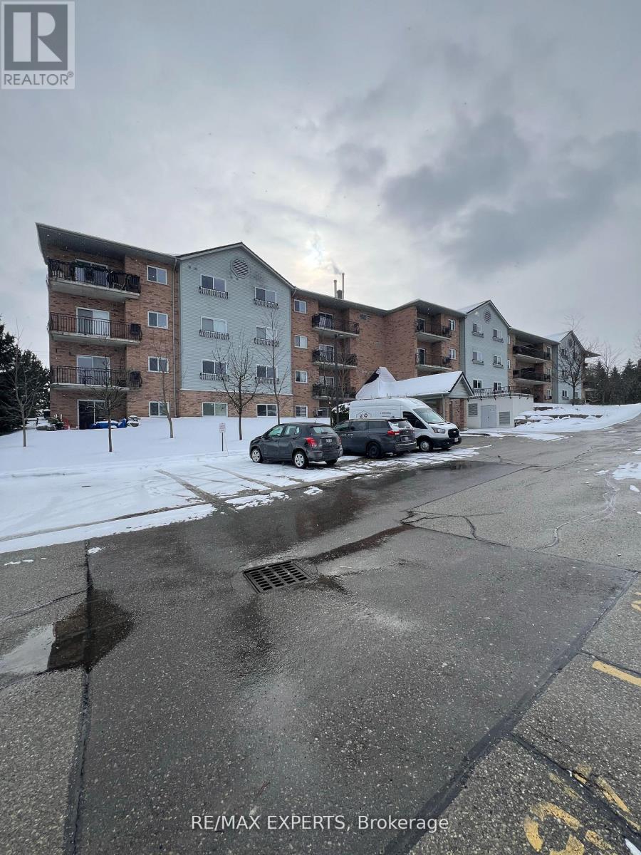404 345 Briarmeadow Dr, Kitchener, ON N2A 4J6