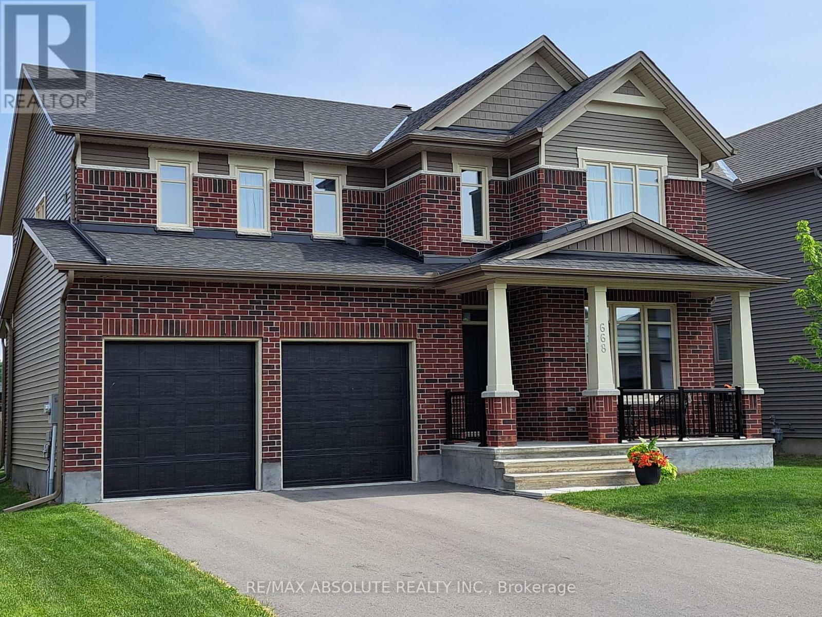 668 Parkview Ter, Russell, ON K4R 0C7