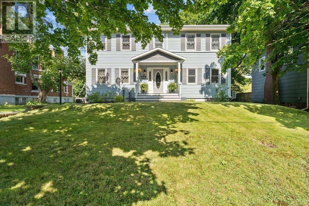 8 Regent St, Amherst, NS B4H 4L2