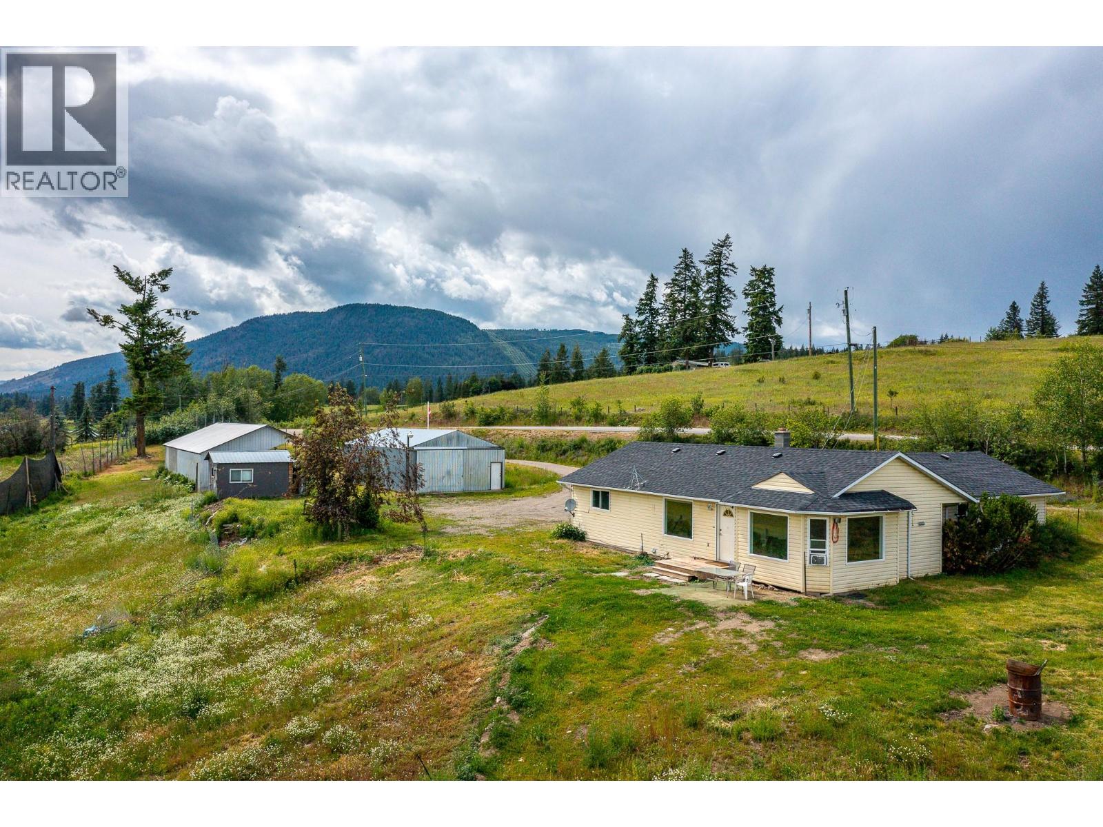 3575 Canyon Rd, Spallumcheen, BC V4Y 0M7
