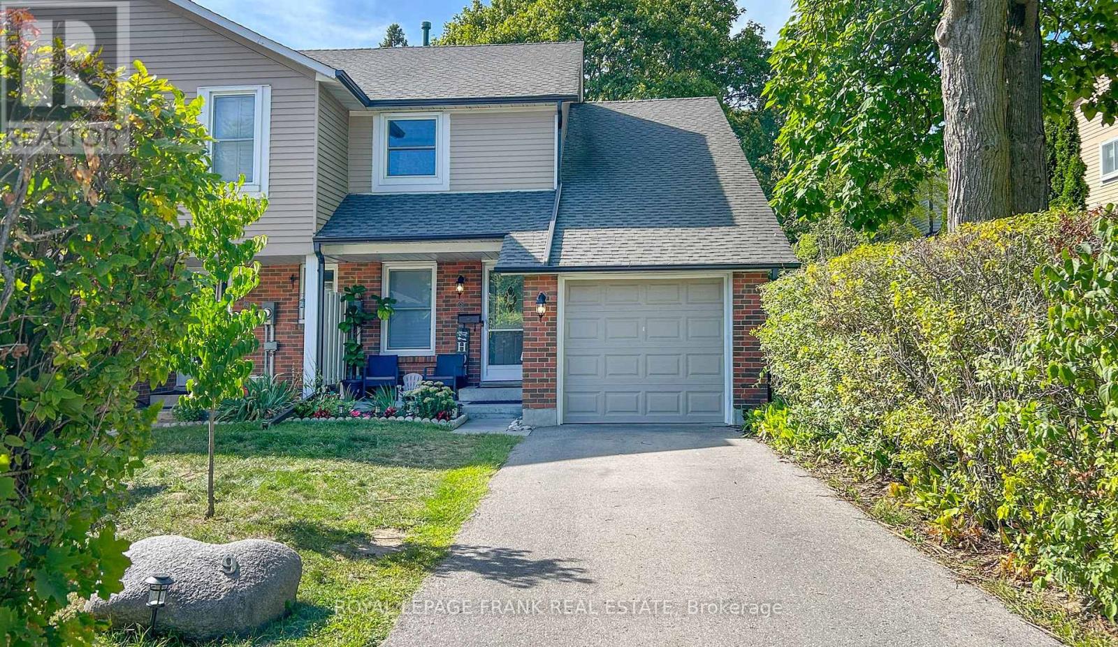 9 1055 Central Pk Blvd N, Oshawa, ON L1G 7M4
