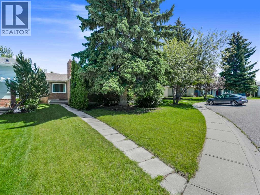 47 Sunhurst Ct SE, Calgary, AB T2X 1Y3