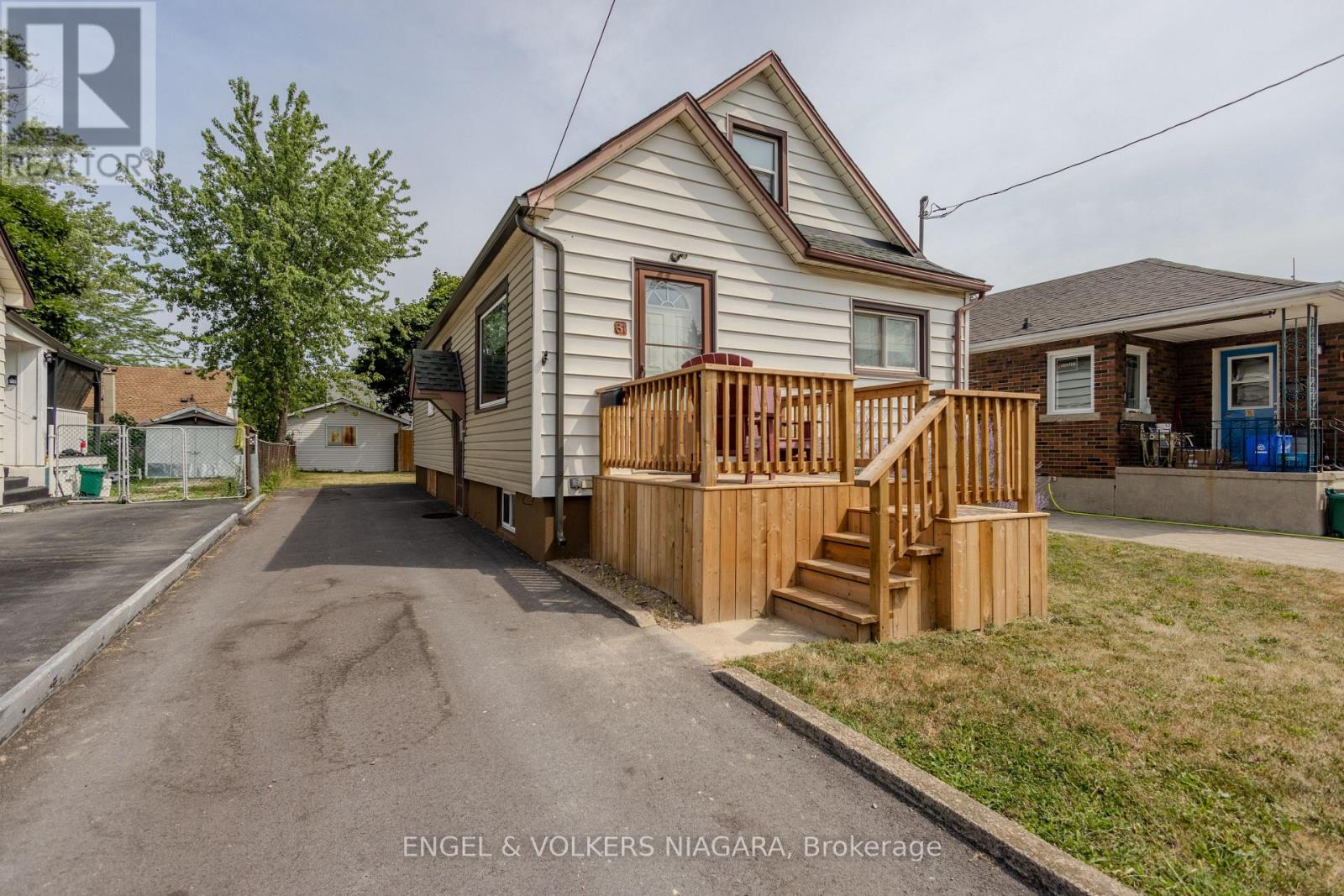 61 Hamilton St E, St. Catharines, ON L2S 1K8