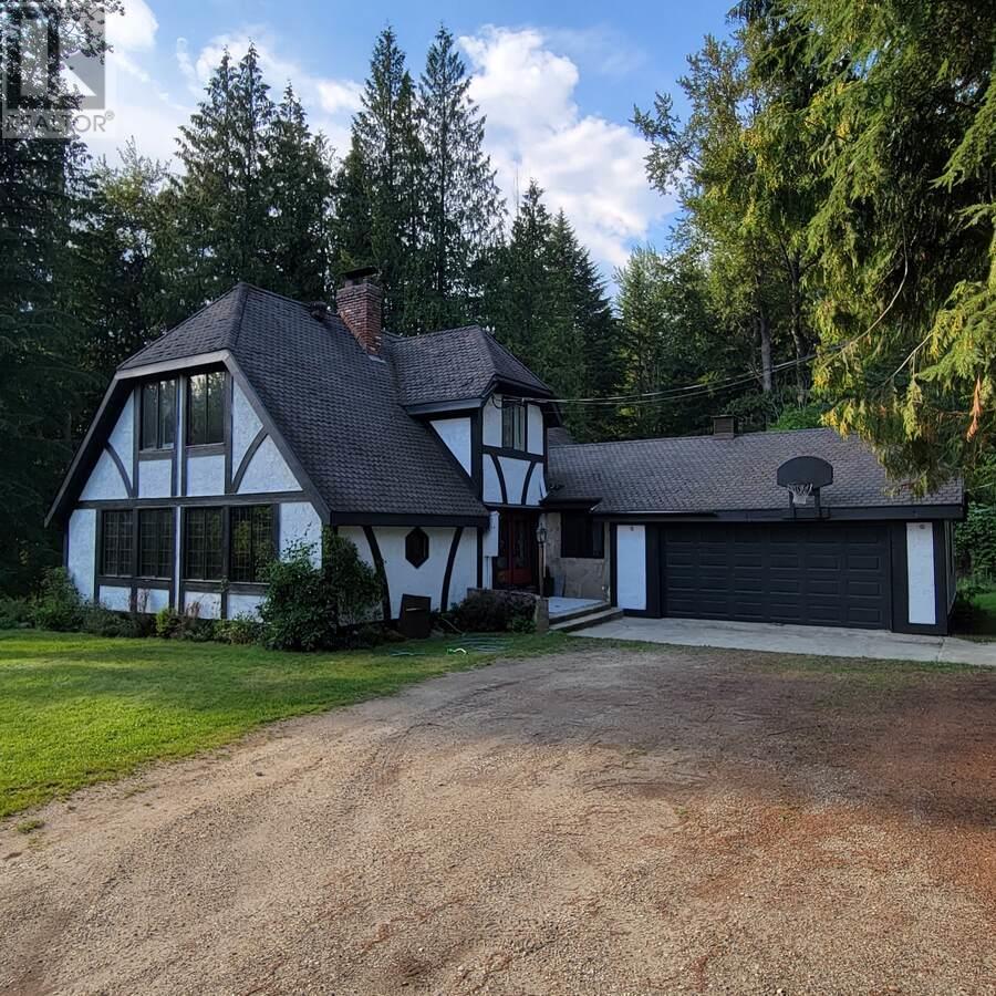 3025 Camozzi Rd, Revelstoke, BC V0E 2S3