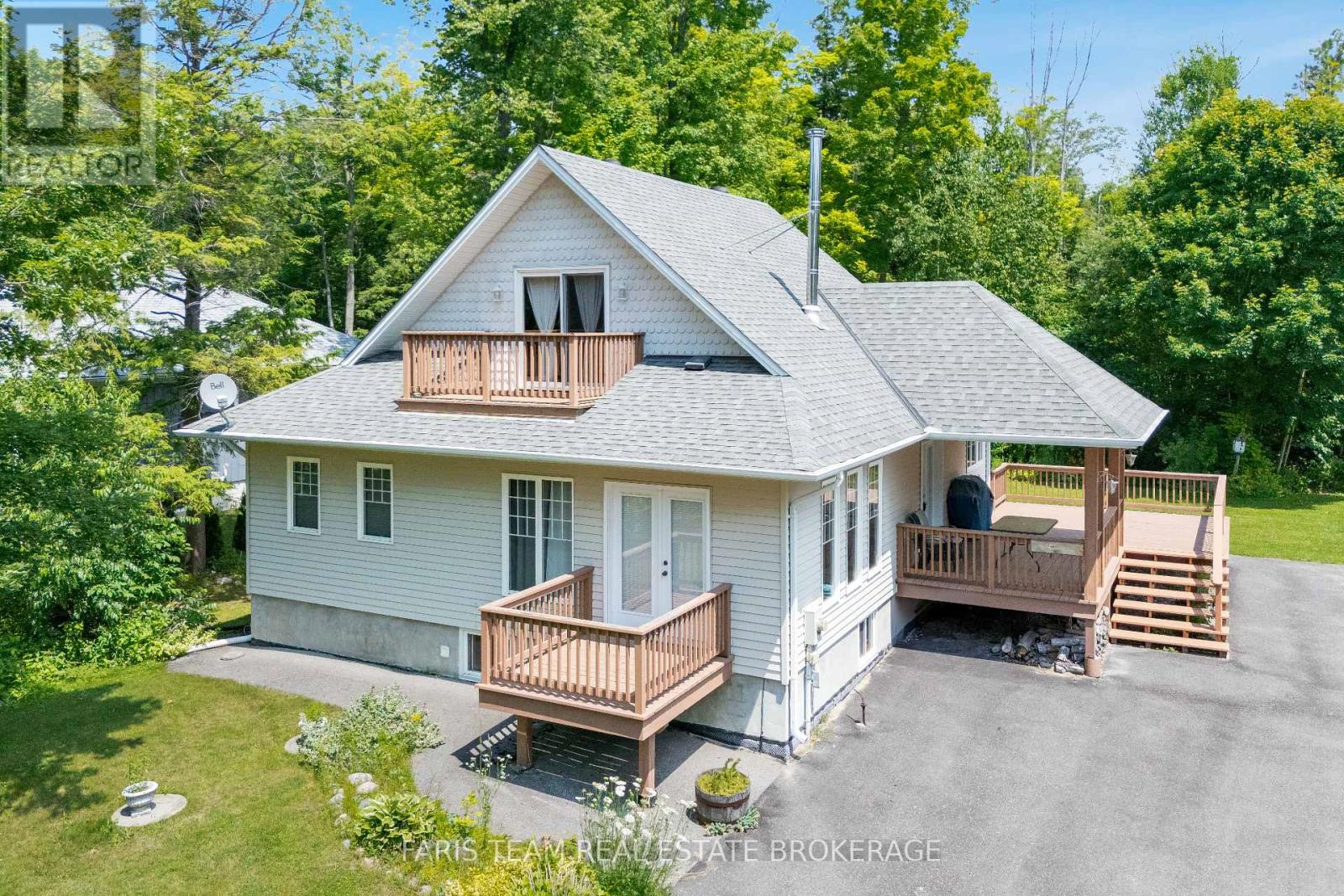 139 Trout Ln, Tiny, ON L9M 0J1