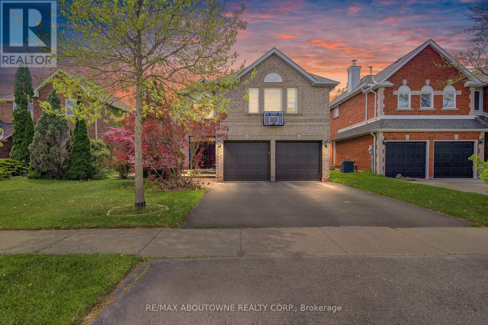 318 Northwood Dr, Oakville, ON L6M 1M7