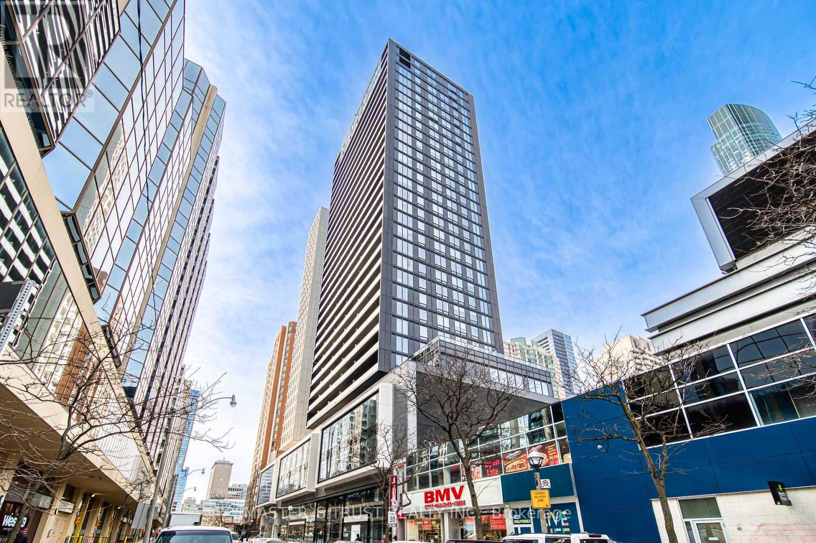 916 20 Edward St, Toronto, ON M5G 0C5