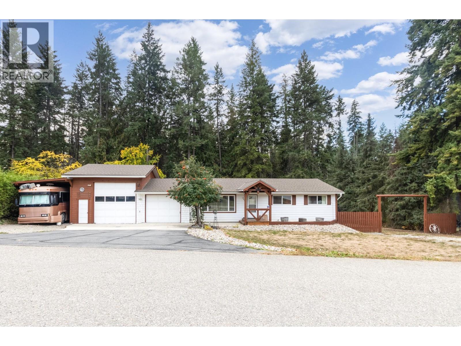 28 Avenue Ne Unit 3380, Salmon Arm, BC V1E 3G1