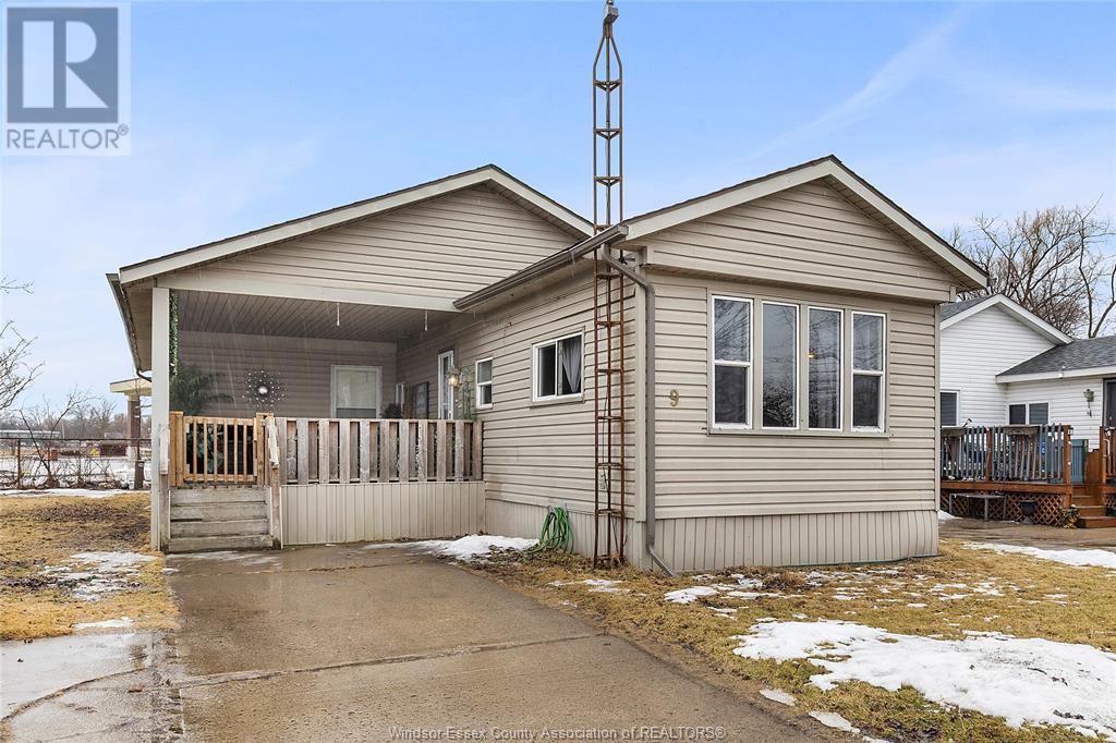 9 Parkside, Essex, ON N0R 1J0