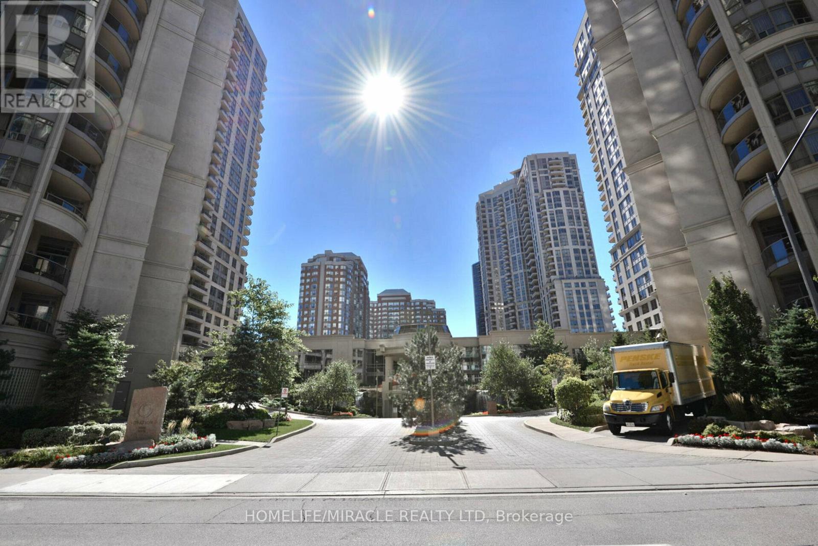 807 3880 Duke Of York Blvd, Mississauga, ON L5B 4M7