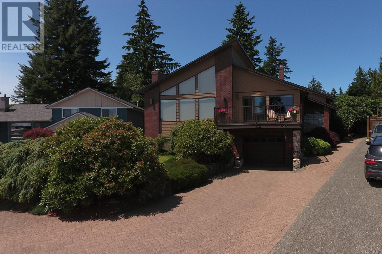 1613 Passage View Dr, Campbell River, BC V9W 6L2