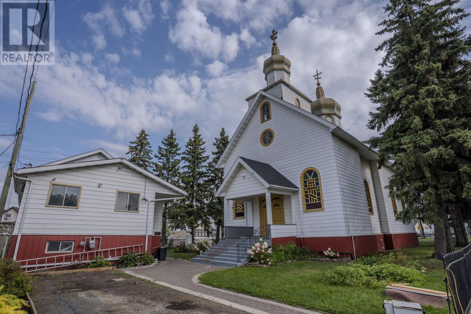 716 Pacific Ave, Thunder Bay, ON P7C 2S5