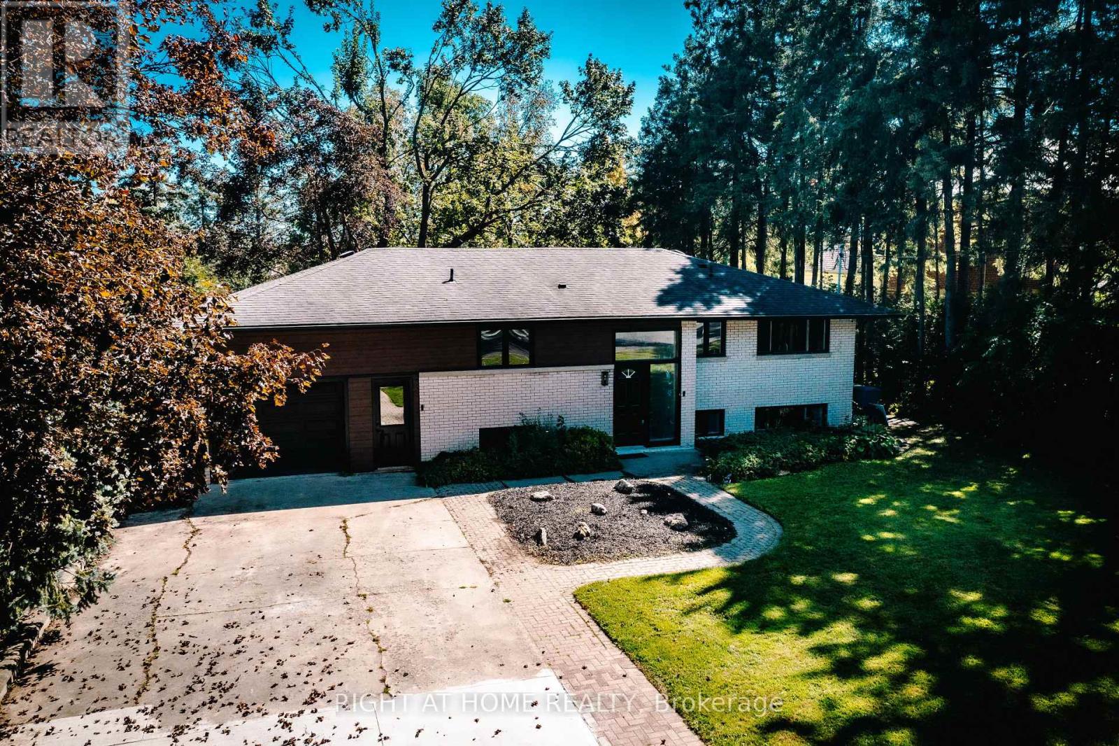 221 Victoria St E, Southgate, ON N0C 1B0