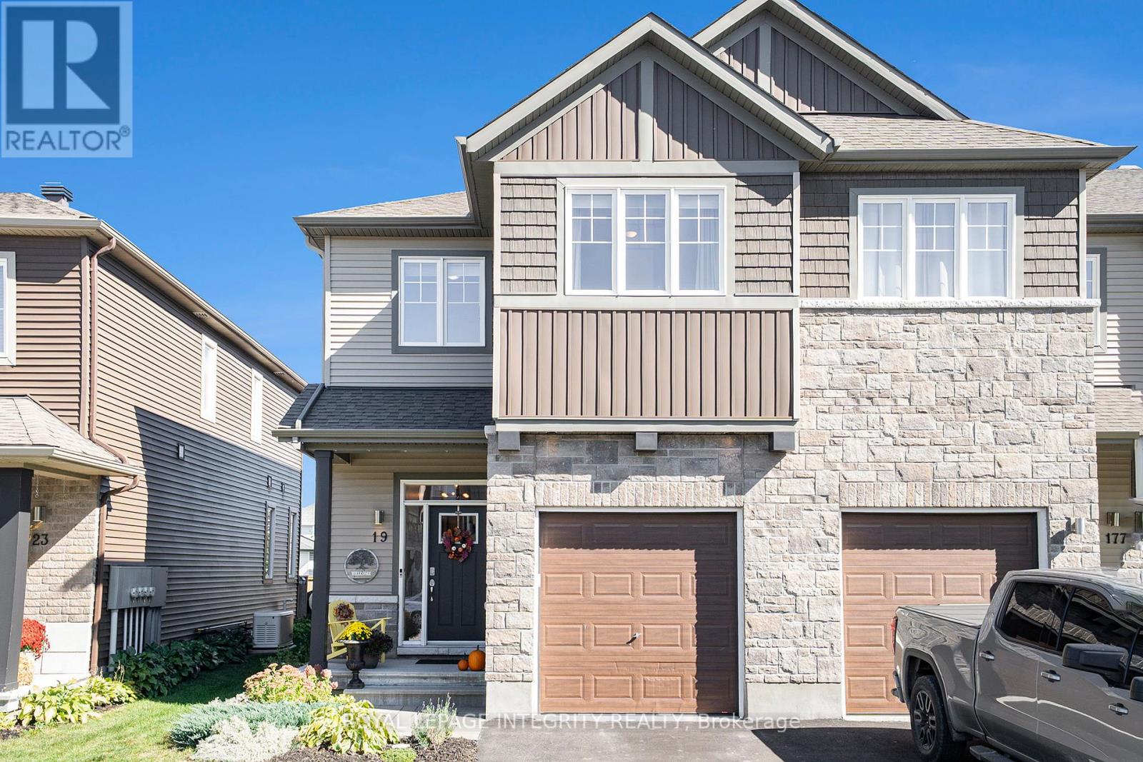 19 Riddell St, Carleton Place, ON K7C 0J5