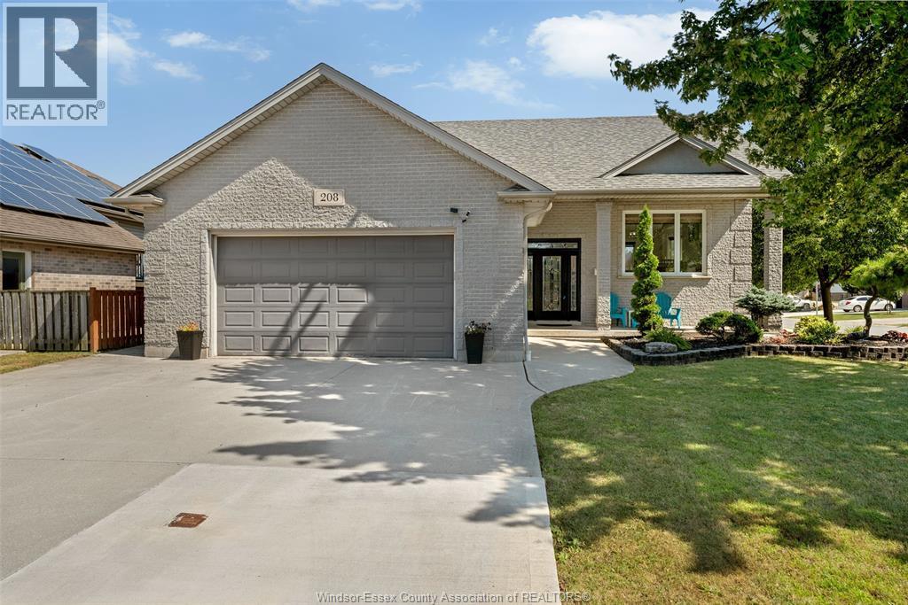 208 Brien Ave W, Essex, ON N8M 2Z5